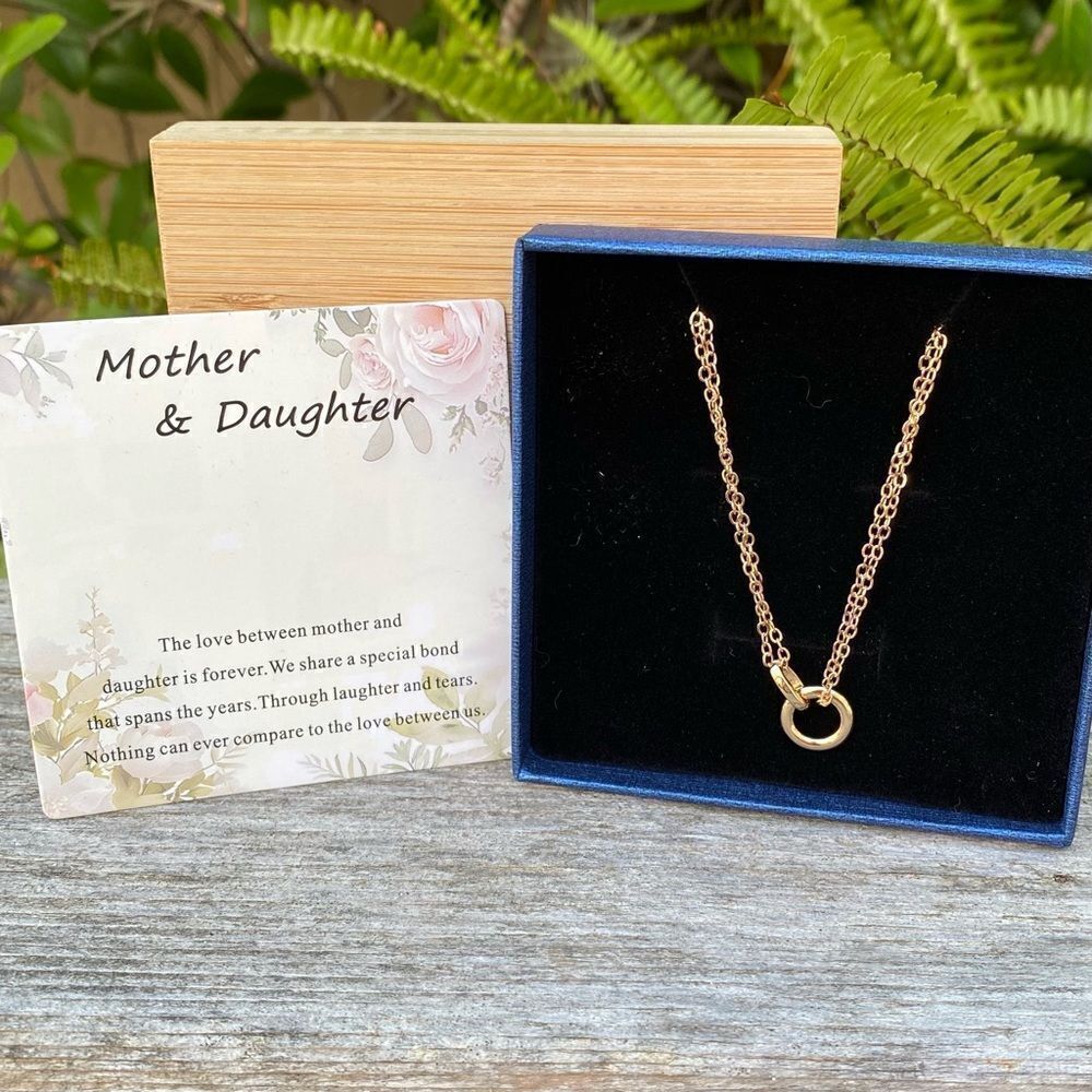 NIB New Mothers Daughter Gold Interlocking Circle Necklace Gift Set.